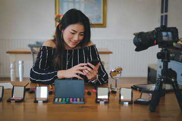 beauty blogger live broadcasting cosmetic makeup tutorial on social media.