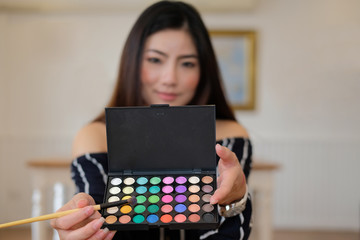 beauty blogger live broadcasting cosmetic makeup tutorial on social media.