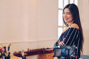 beauty blogger live broadcasting cosmetic makeup tutorial on social media.