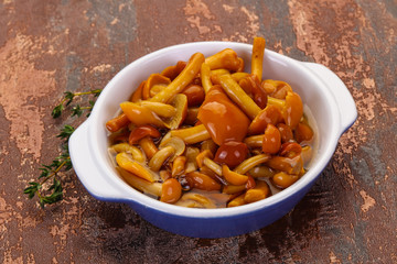 Pickled honey agaric