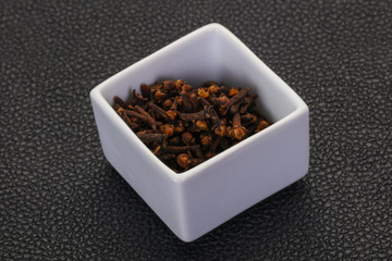 Dry clove seeds
