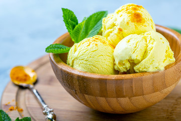Artisanal ice cream with turmeric (Golden ice cream).