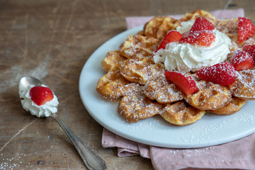 Waffeln mit Erdbeeren