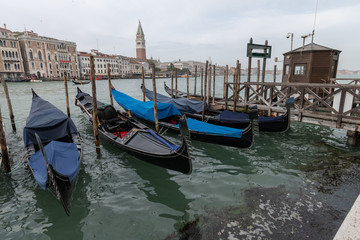 Fototapeta na wymiar Gondeln in Venedig