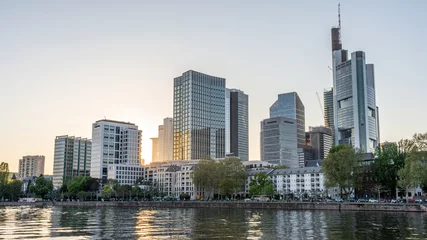 blick auf die frankfurter skyline bei sonnenuntergang, frankfurt, hessen, deutschland © Alexander