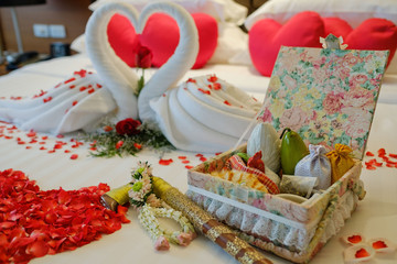 wedding bed, thailand wedding, romantic bed 