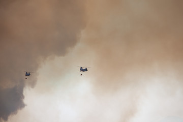 Fototapeta na wymiar helicopter fighting wildfires in southern California