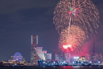 横浜開港祭みなとみらいビームスペクタクル花火