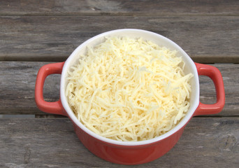 cocotte de fromage râpé ,emmental , isolé 