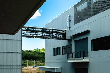 Fototapeta premium Chiller pipe put on a pipe rack between buildings.