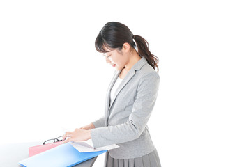 デスクワークをするビジネスウーマン