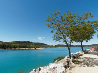 Fototapeta na wymiar Provence-Alpes-Côte d'Azur. Au bord du lac de Sainte-Croix à Bauduen dans le parc naturel régional du Verdon.