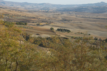 Obraz premium Countryside landscape. Countryside landscape with hills and a homestead; typical landscape of central Italy