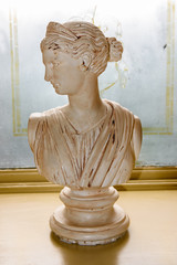 Reproduction Italian marble bust of the goddess Tyche Signe Umberto Frilli, with her head turned...
