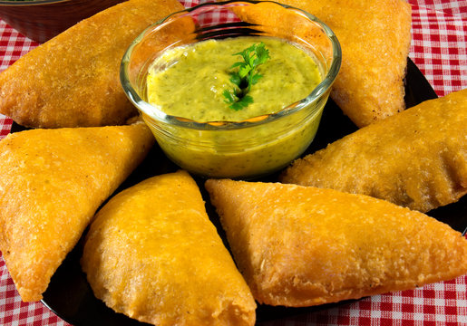 EMPANADAS CON GUACAMOLE