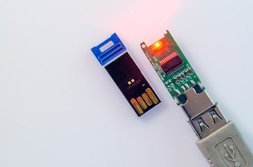 connected flash card with red light and unconnected - 271475471
