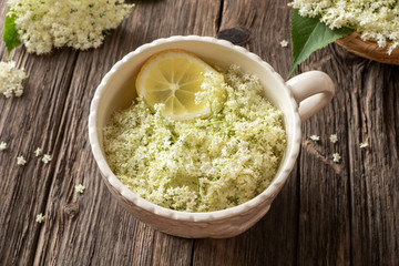 Macerating elder flowers in water to prepare syrup