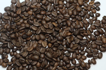 grains of black coffee flavored on the table