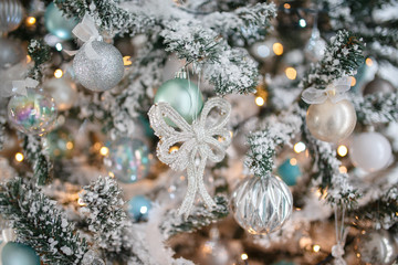 Obraz na płótnie Canvas Closeup Christmas tree toy light background