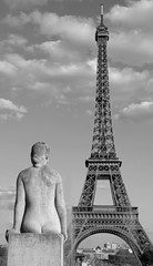 Fototapeta na wymiar Eiffel Tower and a Statue of a woman with black and white effect