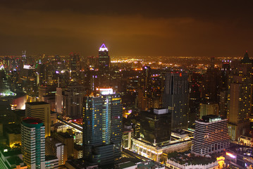 Image showing some buildings and lights of the city of Bangkok at night.