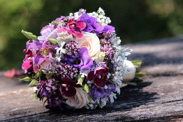 Hochzeitsstrauß Blumenstrauß violett pink Rose