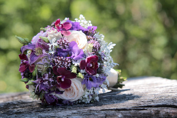Hochzeitsstrauß Blumenstrauß violett pink Rose