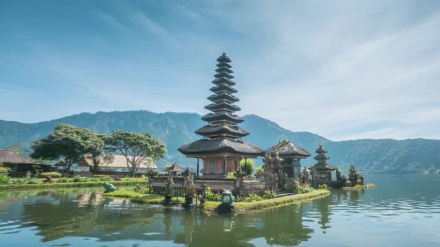 hyper lapse Ulun Danu Beratan Temple and Beratan Lake , Bali