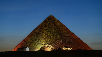 La Pyramide de Khéops vue de nuit