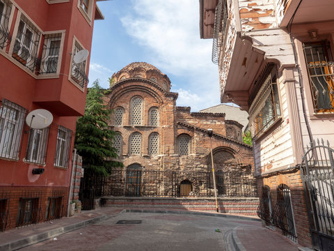  Eski Imaret Mosque (Turkish: Eski Imaret Camii) was formerly the Church of the Monastery of Christ Pantepoptes. Istanbul, Turkey