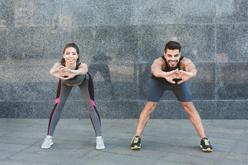 Fototapeta na wymiar Happy fit couple exercising outdoor in the city