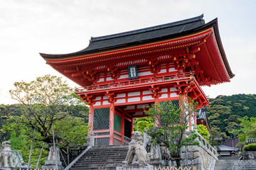 [京都]清水寺仁王門の風景