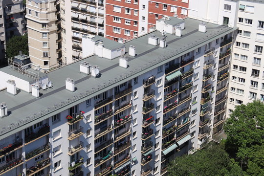 Barre d'immeuble HLM &agrave; Paris
