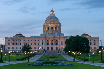 Facade of Minnesota Capitol Building with lights turned on - obrazy, fototapety, plakaty