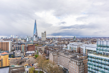 Obraz premium London, England - APRIL 2, 2019: Panoramic cityscape view of London. Office building.