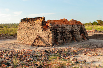 Caieira de tijolos para queimar no nordeste - Pernambuco Brasil