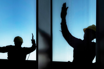 High-rise building exterior wall cleaner