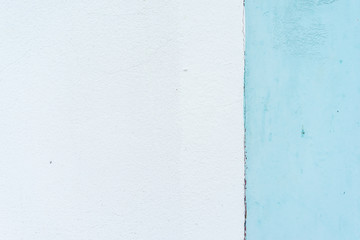 The background of the pastel-blue plaster is striking, beautiful and simple.