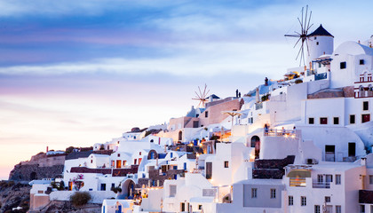 Fototapeta na wymiar impressive evening view of Santorini island. Picturesque spring sunset on the famous Greek resort Oia, Greece, Europe. Traveling concept background.