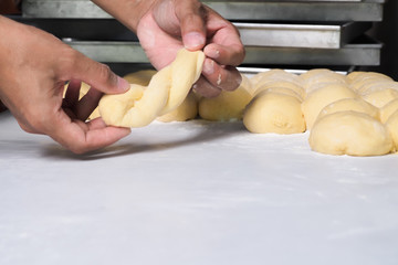  kneading dough