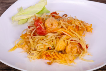 Thai salad with papaya and prawn