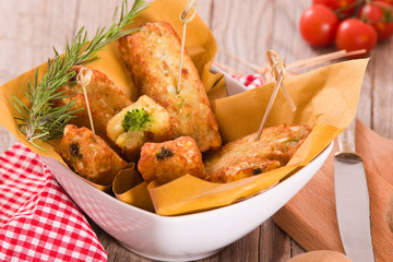 Potato croquettes with spinach and mozzarella. 