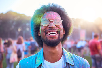 Colorful man during the festival - obrazy, fototapety, plakaty