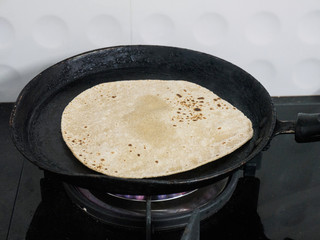 Cooking Indian Chapati bread in Kochi, Kerala