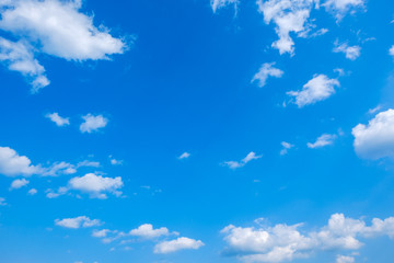 【写真素材】 青空　空　雲　初夏の空　背景　背景素材　6月　コピースペース © Rummy & Rummy
