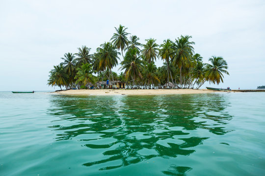 Pelicano Island, San Blas Archipelago, Kuna Yala Region, Panama, Central America, America