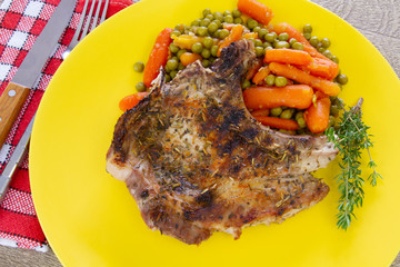 côte de porc et petits pois carottes