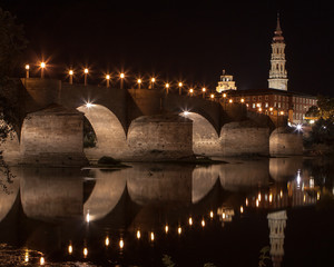 Fototapeta na wymiar Stone bridge and Torre Seo (Zaragoza, Spain)