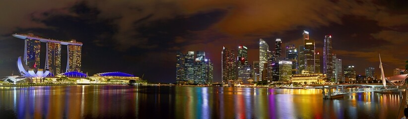 Fototapeta na wymiar Singapore financial district skyline at Singapore Marina bay at night 