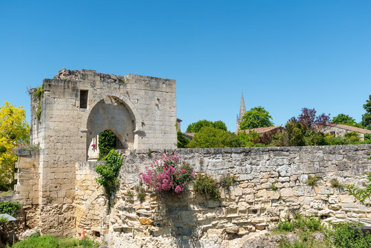 SAINT-EMILION (Gironde, France), la porte Brunet